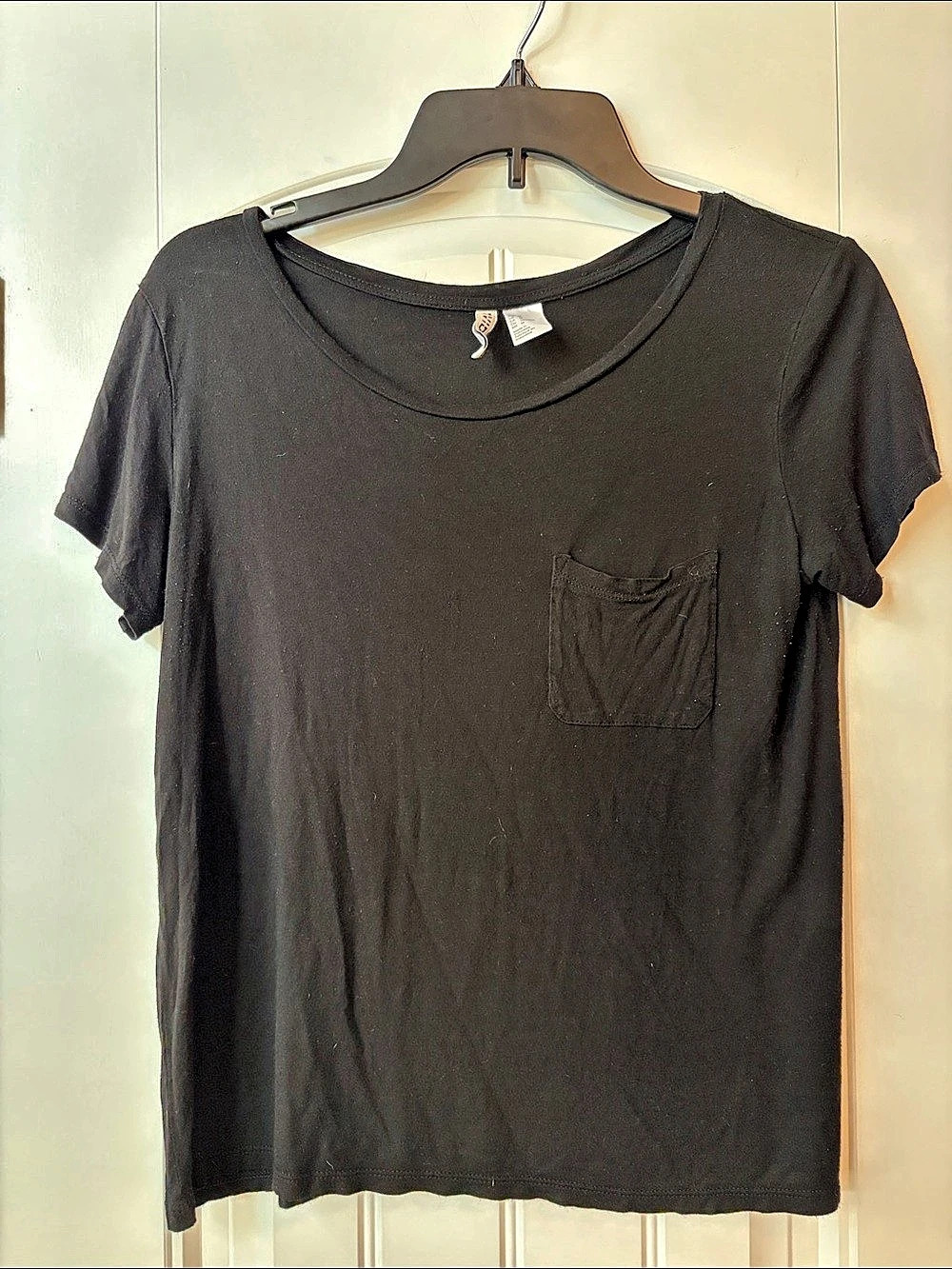 H&M Divided Women's Black Short Sleeve Tee Size Medium
